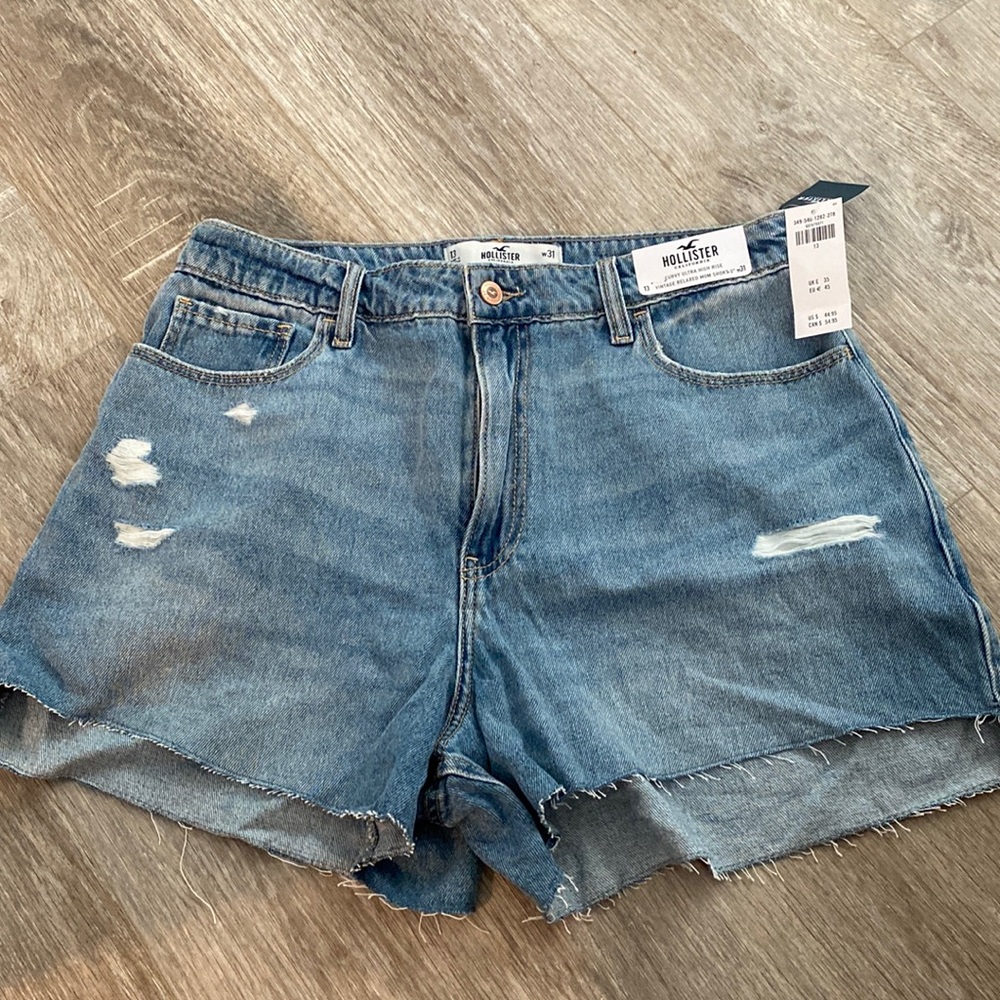 Hollister Curvy Ultra High Rise Vintage relaxed Mom Short
